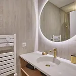 Beautiful Renovated With Ac - East