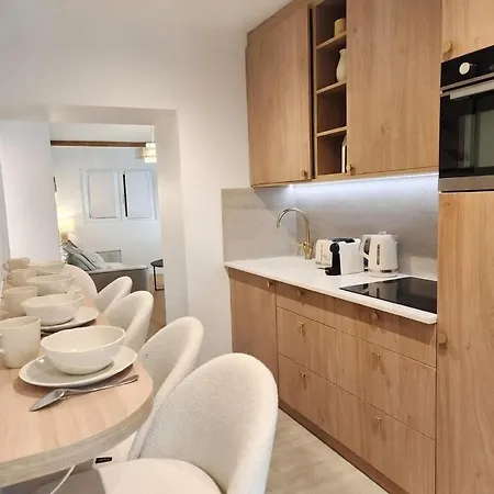 Lejlighed Beautiful Renovated With Ac - East *