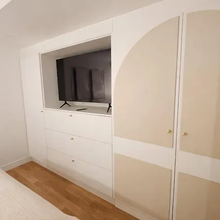 Beautiful Renovated With Ac - East Paris