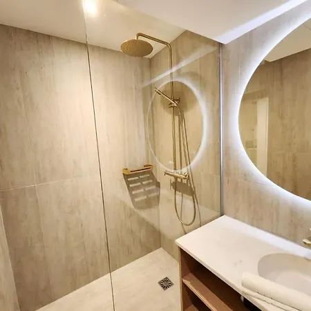 Beautiful Renovated With Ac - East * Parigi