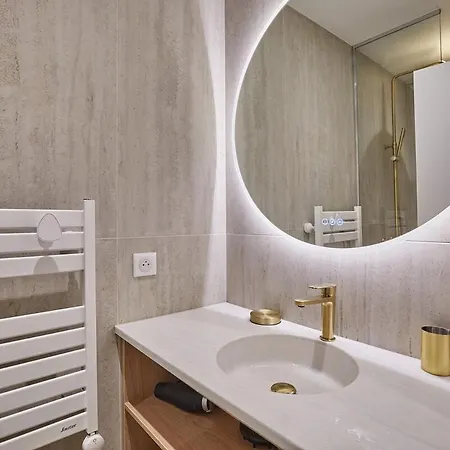 Beautiful Renovated With Ac - East
