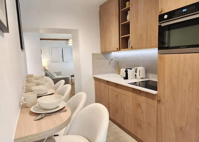 Lejlighed Beautiful Renovated With Ac - East *