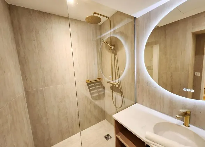 Beautiful Renovated With Ac - East * Paris