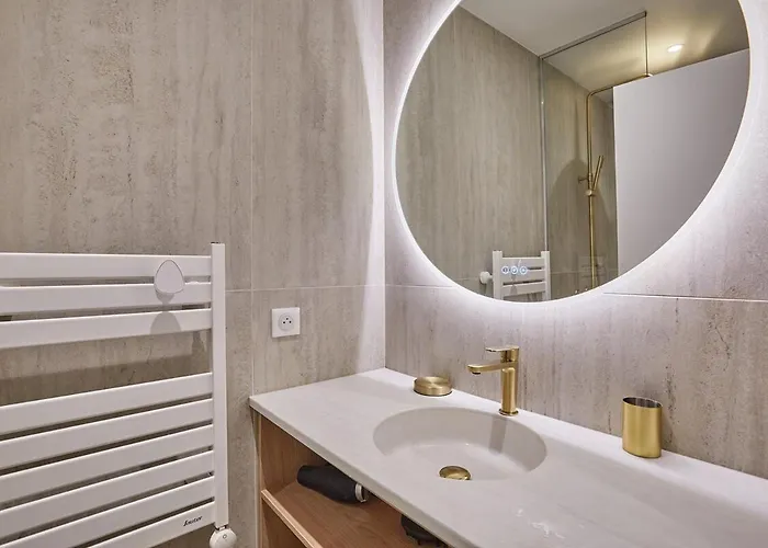 Beautiful Renovated With Ac - East